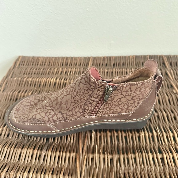 Algeria Floral Butterfly Boot - Picture 11 of 13